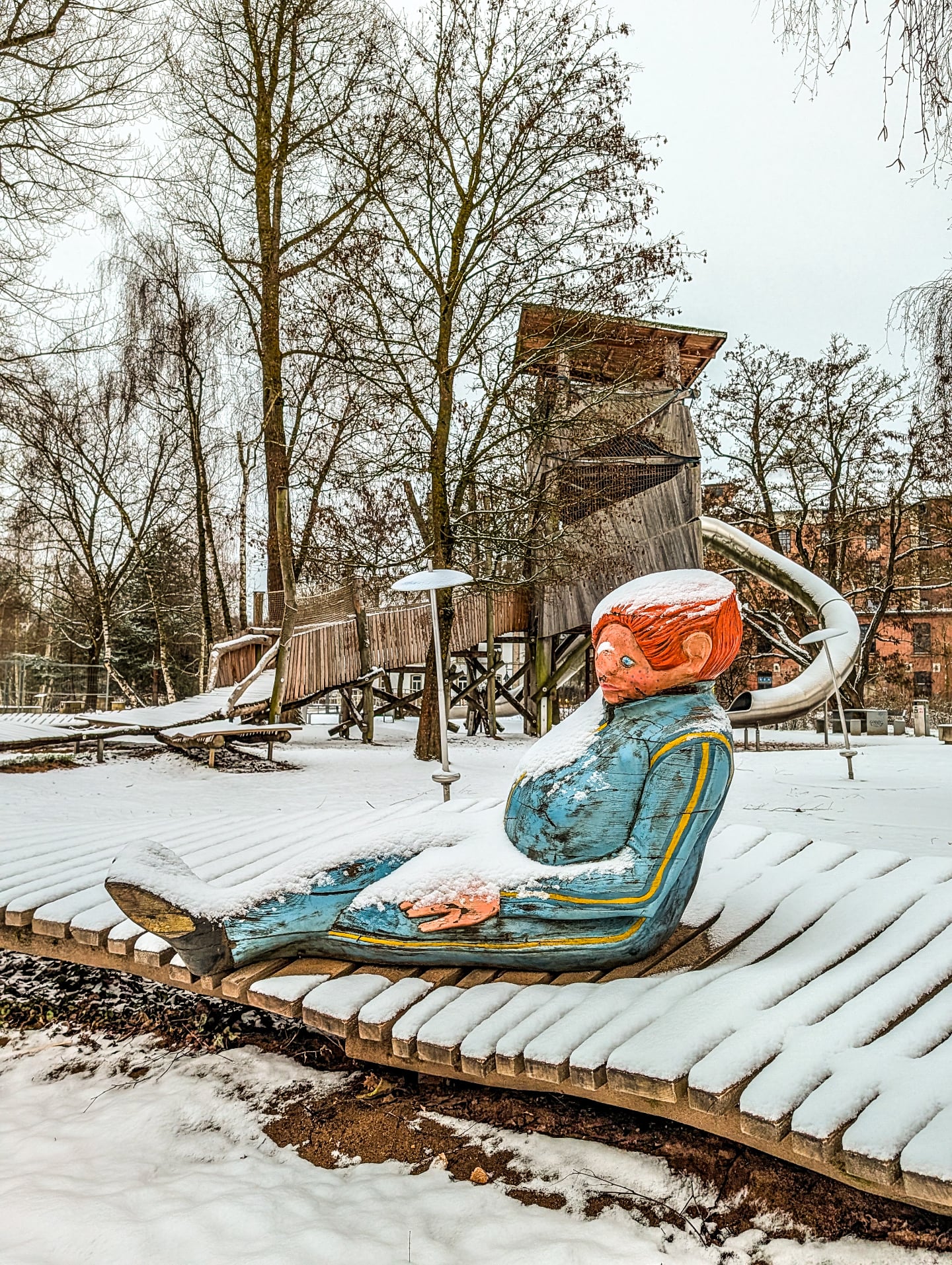 Das Sams ist nochmals weiß 😍
Viel Spaß im Schnee!

#bamberg #winter #schnee #spielplatz